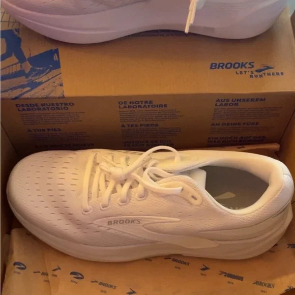 Brooks Ghost Max 3 Men's Athletic Shoes - White - Picture 2 of 3